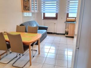 Prodej podílu 50/50 bytu 3+1, Karlovy Vary, Moravská, 77 m2