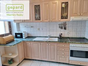 Prodej podílu 50/50 bytu 3+1, Karlovy Vary, Moravská, 77 m2