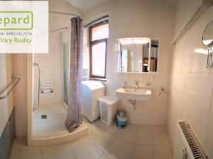 Prodej podílu 50/50 bytu 3+1, Karlovy Vary, Moravská, 77 m2