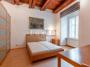 Pronájem bytu 2+1, Praha - Malá Strana, Mostecká, 80 m2