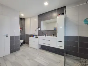 Prodej rodinného domu, Hrádek, 165 m2