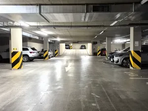 Pronájem garážového stání, Praha - Vinohrady, Korunní, 13 m2