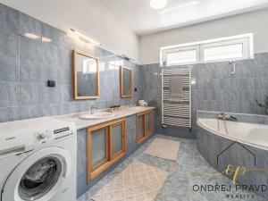 Prodej činžovního domu, Lety, Sokolská, 265 m2