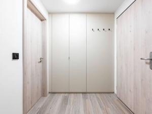 Pronájem bytu 2+kk, Praha - Hlubočepy, Na Zlíchově, 37 m2