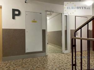 Pronájem bytu 1+kk, Praha - Vršovice, Jerevanská, 30 m2