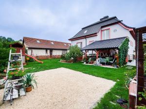 Prodej rodinného domu, Suchdol nad Lužnicí, Pražská, 180 m2