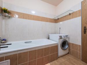 Prodej bytu 1+kk, Praha - Bohnice, Ústavní, 52 m2