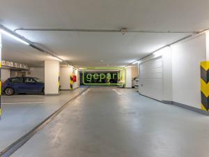 Prodej garážového stání, Praha, náměstí Přátelství, 12 m2