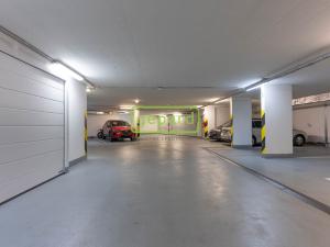 Prodej garážového stání, Praha, náměstí Přátelství, 12 m2