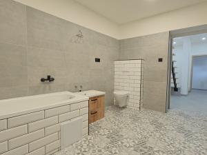 Pronájem bytu 2+kk, Jablonec nad Nisou, Nádražní, 55 m2