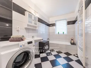 Prodej rodinného domu, Senohraby, U dálnice, 204 m2