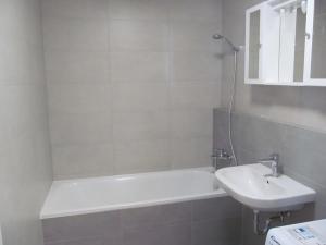 Pronájem kanceláře, Praha - Žižkov, Olgy Havlové, 71 m2