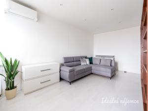 Pronájem bytu 4+kk, Praha - Kobylisy, Kaňkovského, 84 m2