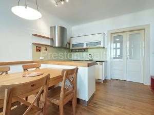 Pronájem bytu 2+1, Praha - Žižkov, Fibichova, 72 m2