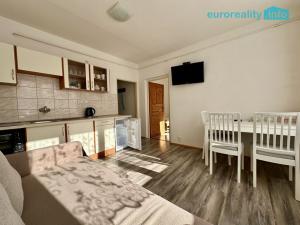 Pronájem bytu 1+1, Loket, Sportovní, 35 m2