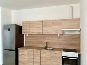 Pronájem bytu 1+kk, Praha - Vysočany, Na Harfě, 36 m2