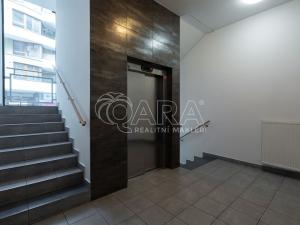 Pronájem garážového stání, Praha - Libeň, Kurta Konráda, 18 m2