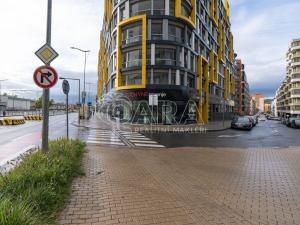 Pronájem garážového stání, Praha - Libeň, Kurta Konráda, 18 m2