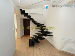 Pronájem atypického bytu, Opava, Bochenkova, 178 m2