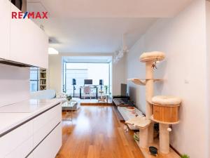 Pronájem bytu 2+kk, Praha - Holešovice, Komunardů, 68 m2