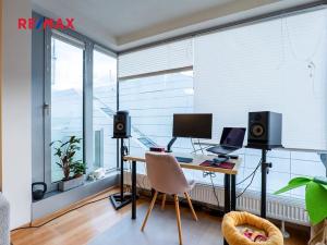 Pronájem bytu 2+kk, Praha - Holešovice, Komunardů, 68 m2