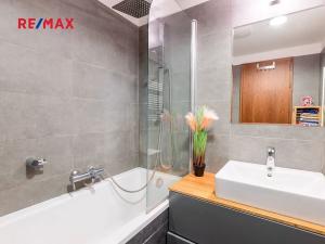 Pronájem bytu 2+kk, Praha - Holešovice, Komunardů, 68 m2