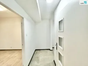Pronájem bytu 4+1, Praha - Modřany, U zastávky, 75 m2