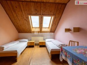 Prodej rybníku, Valeč - Kostrčany, 4174 m2