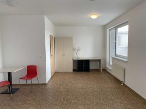 Pronájem bytu 2+kk, Praha - Smíchov, Křížová, 27 m2