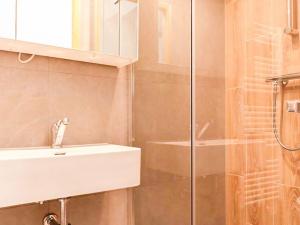 Pronájem bytu 2+kk, Praha - Smíchov, Plzeňská, 33 m2