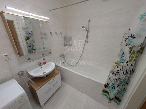 Pronájem bytu 1+kk, Praha - Běchovice, Českobrodská, 83 m2