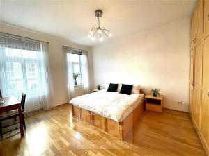 Pronájem bytu 2+kk, Praha - Holešovice, Umělecká, 58 m2