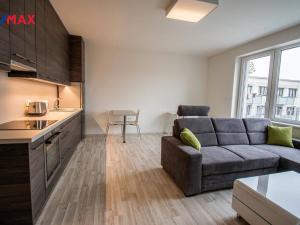 Pronájem bytu 1+kk, Hradec Králové, V Koutech, 37 m2