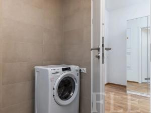 Pronájem bytu 1+kk, Praha - Vysočany, Fafkových, 37 m2