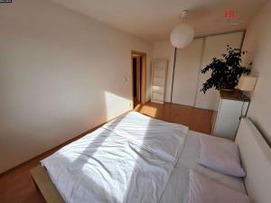 Pronájem bytu 2+kk, Praha - Letňany, Místecká, 60 m2