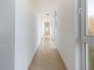 Pronájem bytu 2+kk, Praha, Zubrnická, 56 m2