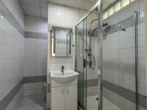 Prodej bytu 2+1, Chomutov, Holešická, 63 m2