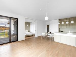 Pronájem bytu 2+kk, Praha - Holešovice, Sanderova, 60 m2