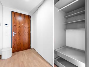 Pronájem bytu 2+kk, Praha - Holešovice, Sanderova, 60 m2