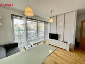 Pronájem bytu 1+kk, Praha - Vinohrady, Korunní, 42 m2