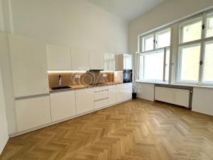 Pronájem bytu 3+1, Praha, Revoluční, 125 m2