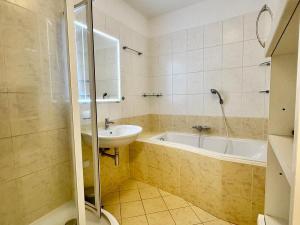 Pronájem bytu 2+kk, Praha - Hlubočepy, Štěpařská, 60 m2