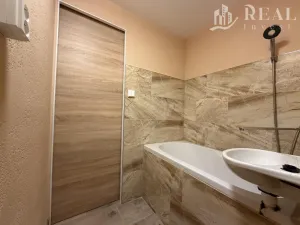 Pronájem bytu 1+1, Chomutov, Březenecká, 38 m2