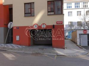Pronájem garážového stání, Praha - Žižkov, Baranova, 14 m2
