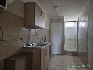 Pronájem výrobních prostor, Světice, V Zahradách, 250 m2