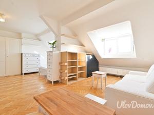 Pronájem bytu 1+kk, Praha - Vinohrady, V Horní Stromce, 42 m2