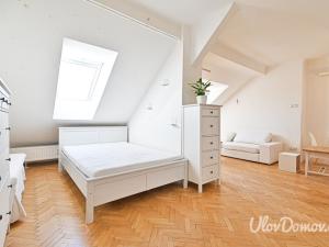 Pronájem bytu 1+kk, Praha - Vinohrady, V Horní Stromce, 42 m2