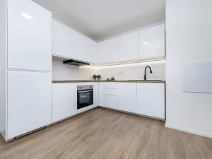 Prodej bytu 3+kk, Praha - Troja, Lublinská, 69 m2