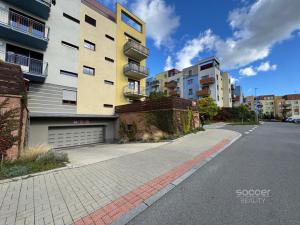 Pronájem garážového stání, Praha - Hostivař, Fojtova, 15 m2