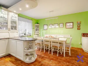 Prodej rodinného domu, Provodov, 234 m2